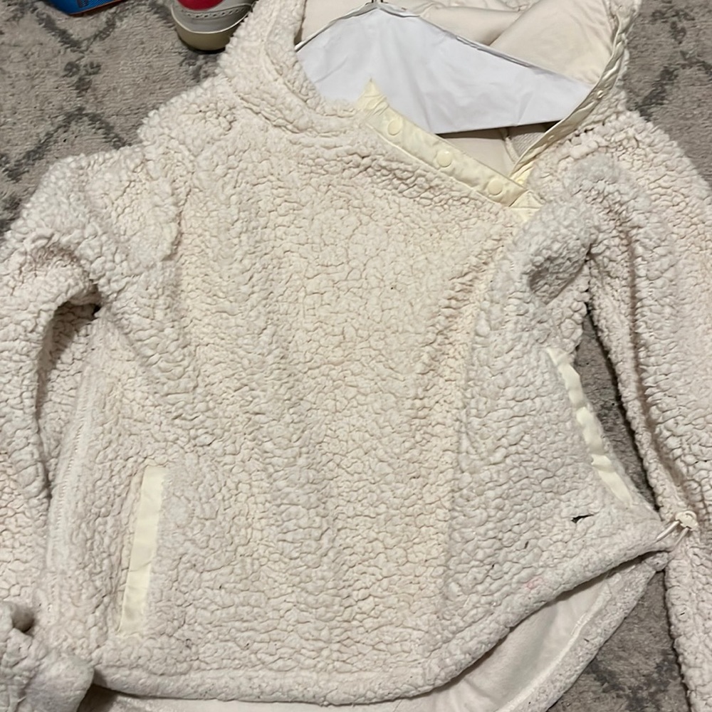 HOLLISTER FLUFFY HOODIE